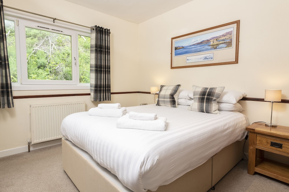 Loch Ness Clansman Hotel 8/50