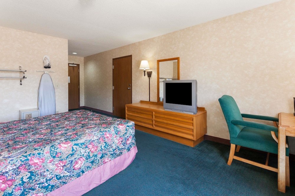 American Inn and Suites Dundee (ex Days Inn and Suites) 17/31