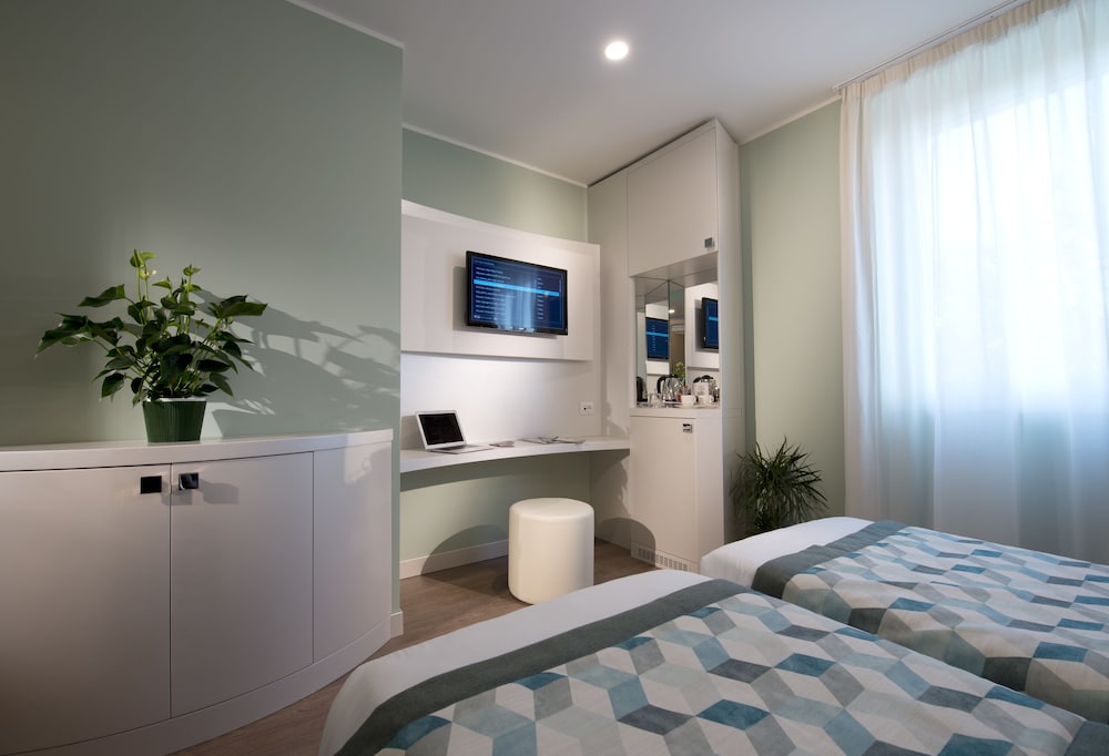 Ark Hotel 8/42
