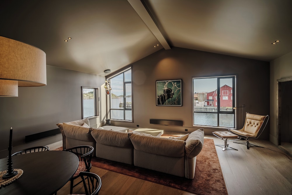 Henningsvaer Bryggehotell by Classic Norway Hotels 30/50