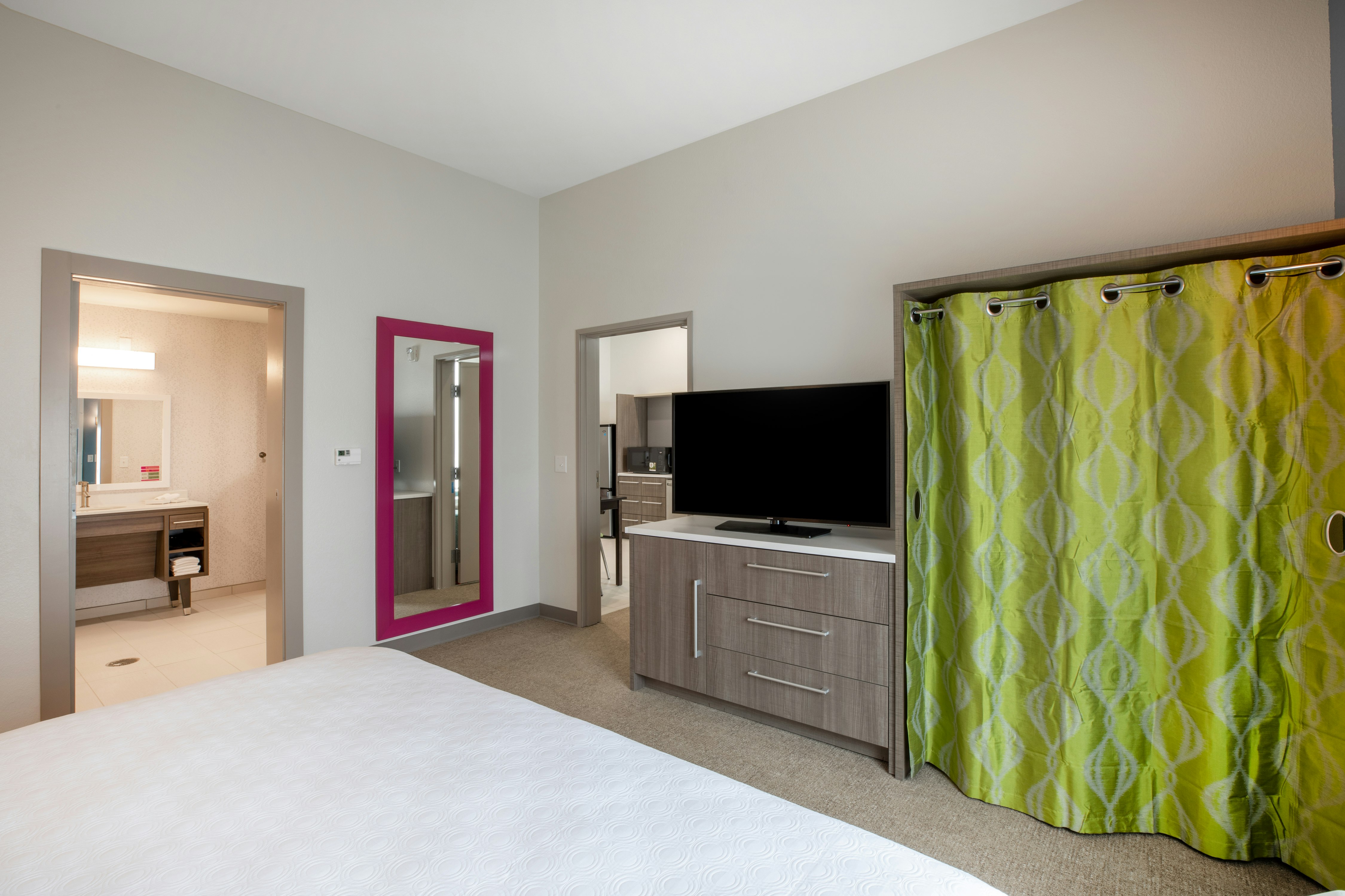 1 BEDROOM, SUITE, KING BED