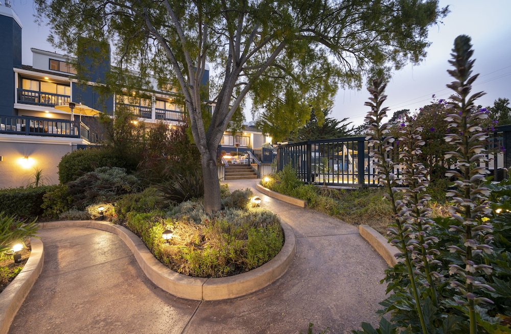 Mariposa Inn And Suites 3/40