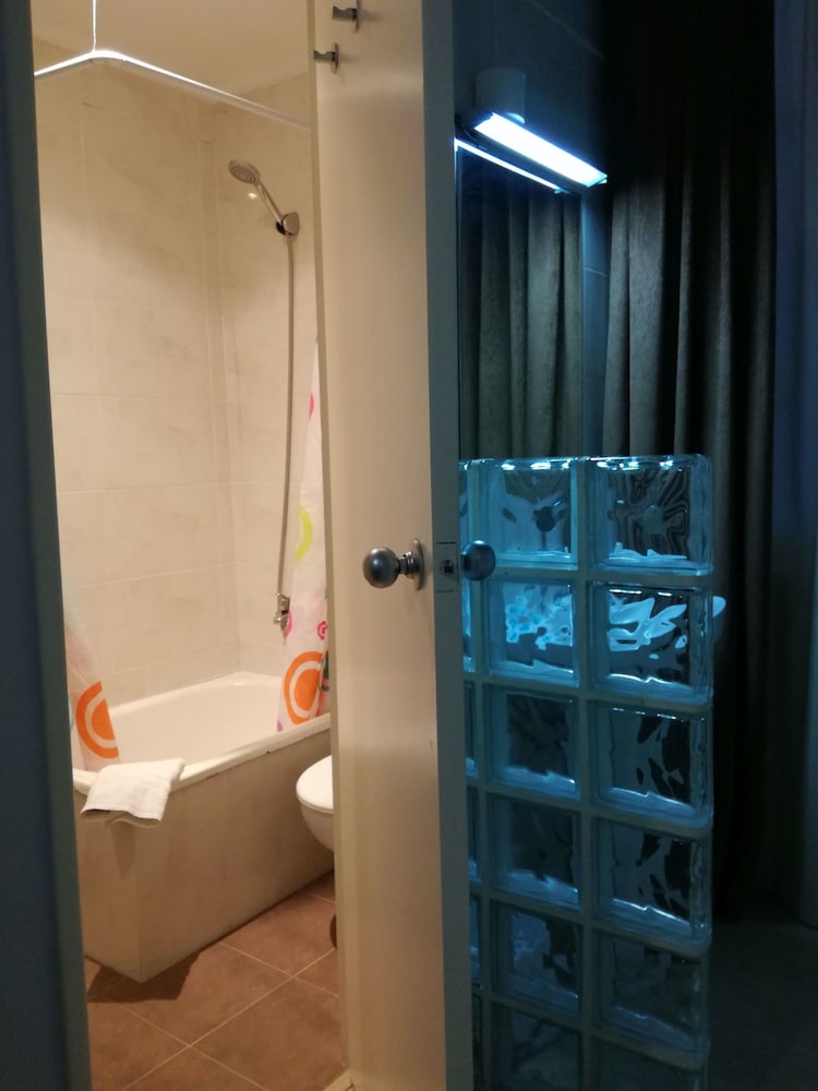 Hostal Lesseps 36/60