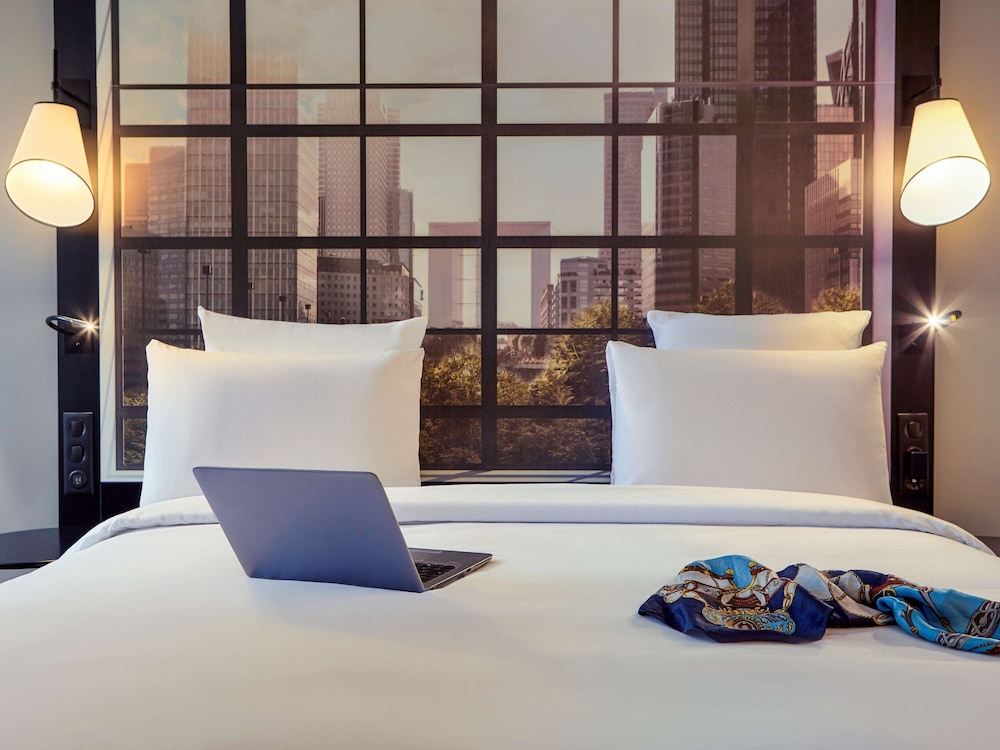 Mercure Paris La Défense Grande Arche 11/80