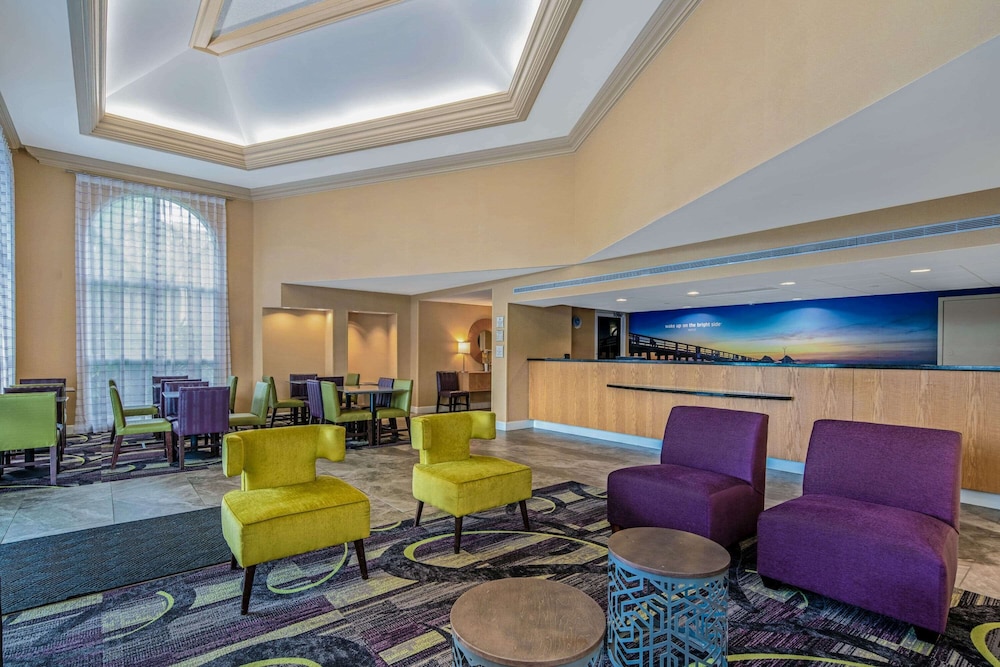 La Quinta Inn Suites By Wyndham Naples Downtown 28/48