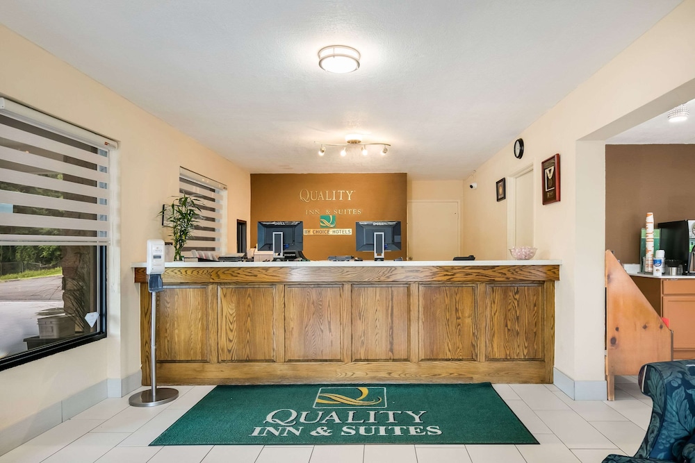 Quality Inn & Suites Mt. Chalet 7/36