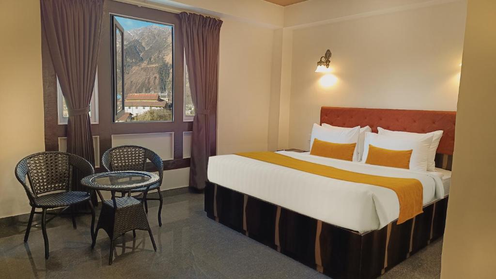 Deluxe, Double Bed