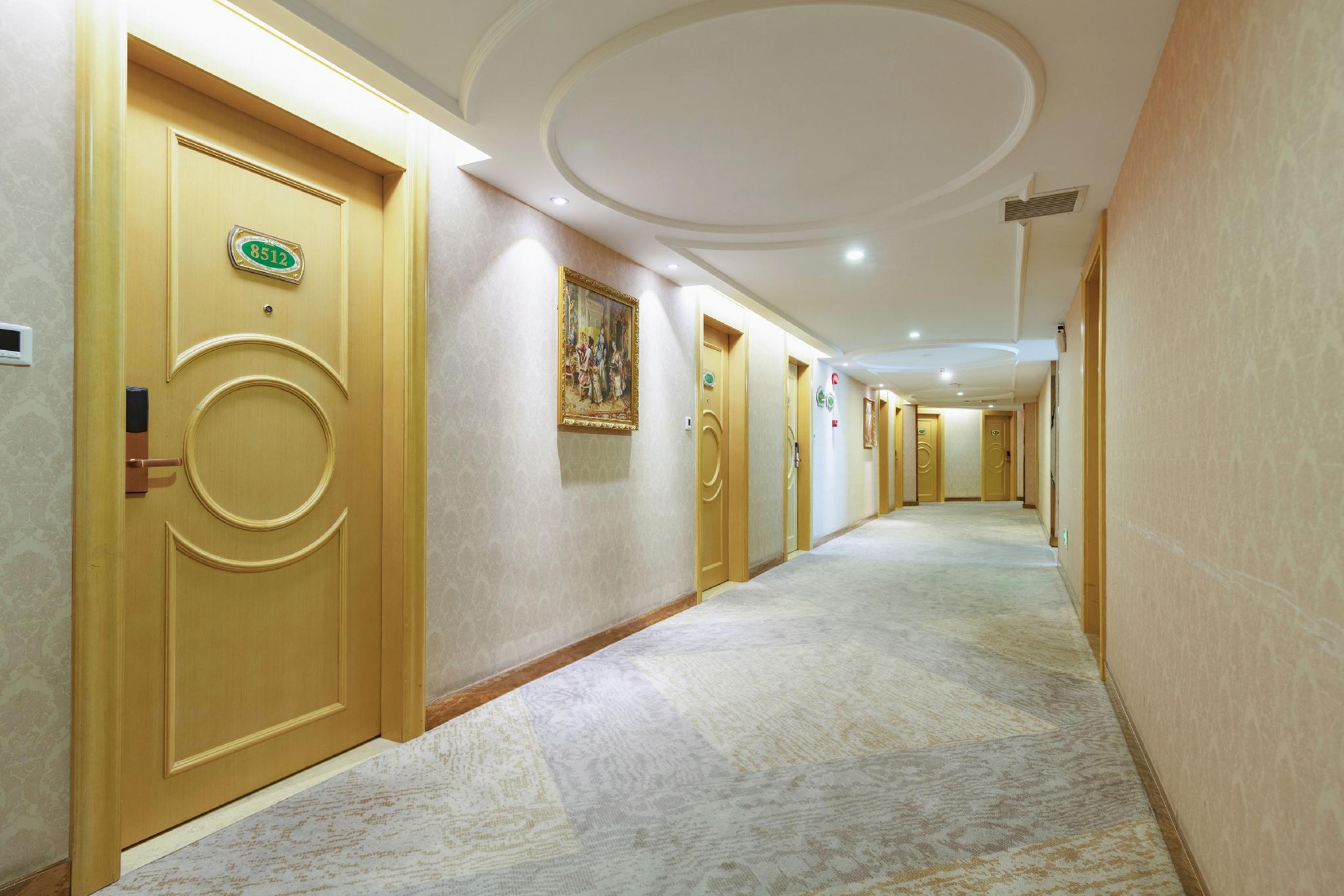 Vienna Hotel (Huizhou Railway Station) 22/35