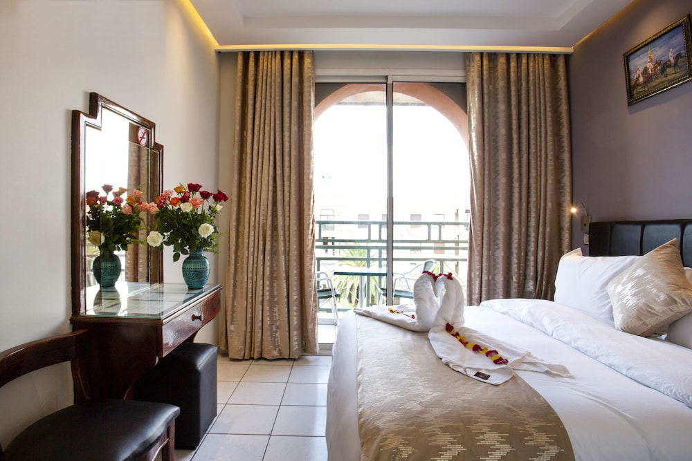 Akabar Hotel 12/30