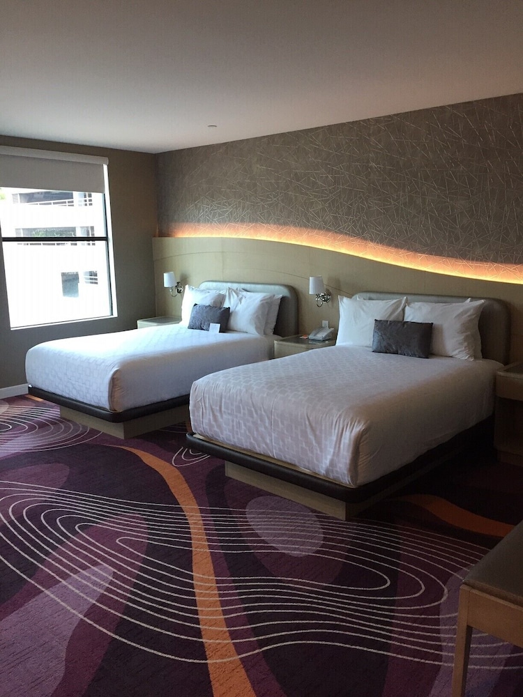Pasadena Hotel and Pool 17/71