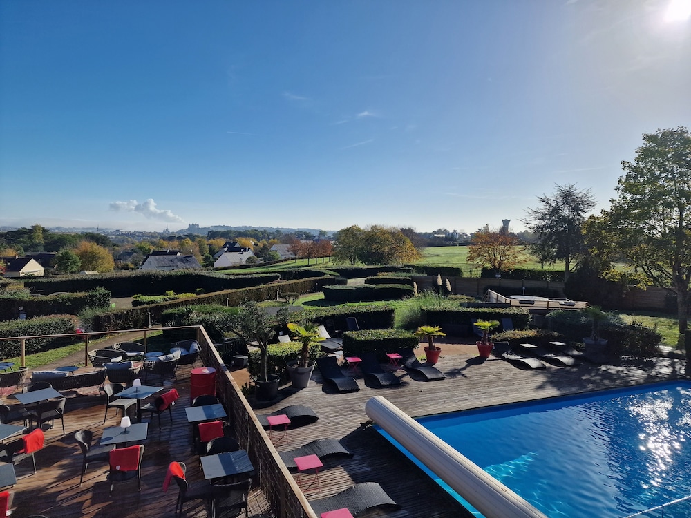LES TERRASSES DE SAUMUR HOTEL & SPA 74/78