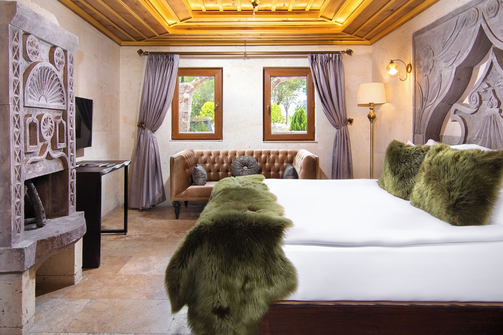Pegasos Cave Suite 17/50