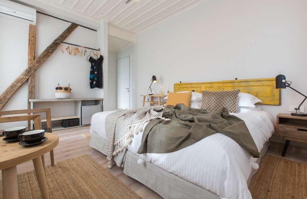 Room, Castle View
