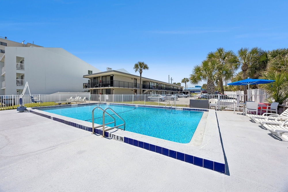 Beachside Motel 41/72