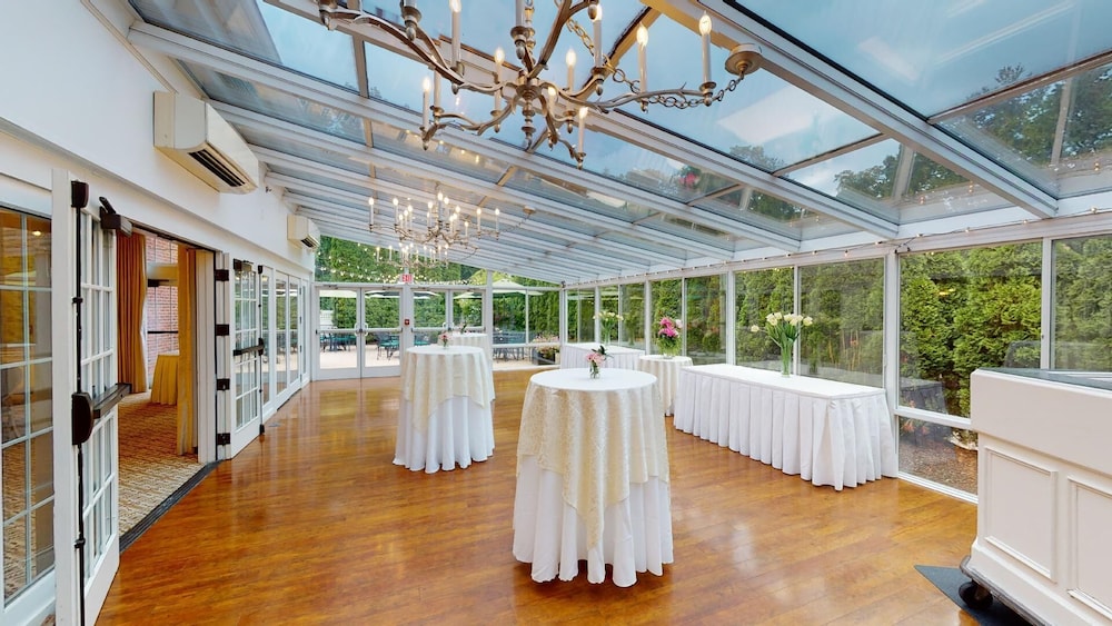 Simsbury Inn 26/35