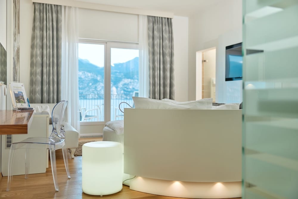 Hotel Capri 6/50