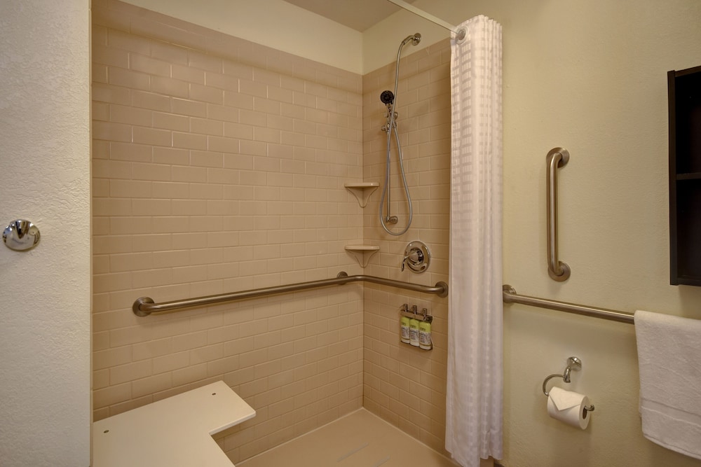 Candlewood Suites Indianapolis - South 15/77