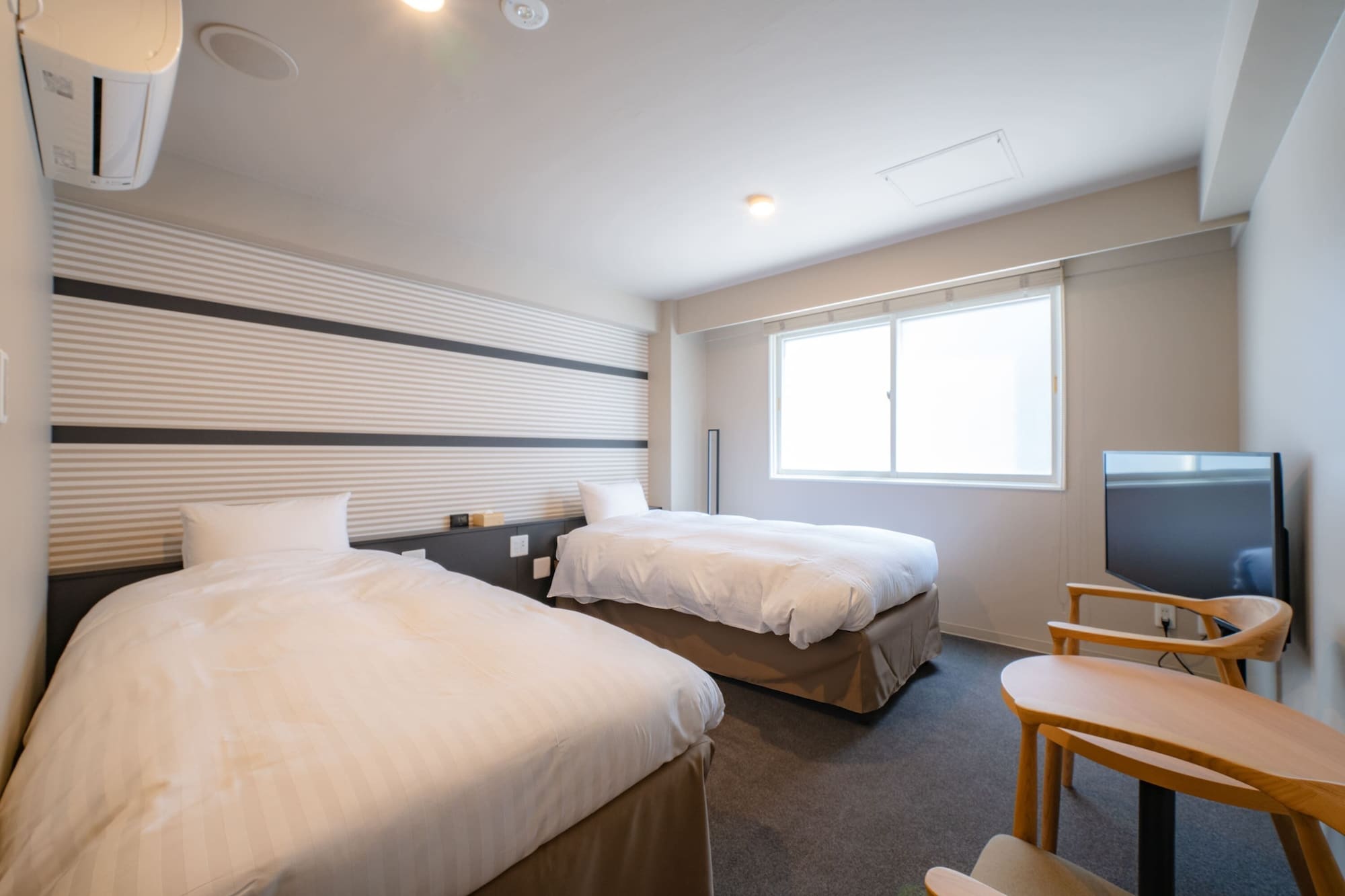 STANDARD, TWIN BEDS, PRIVATE BATHROOM