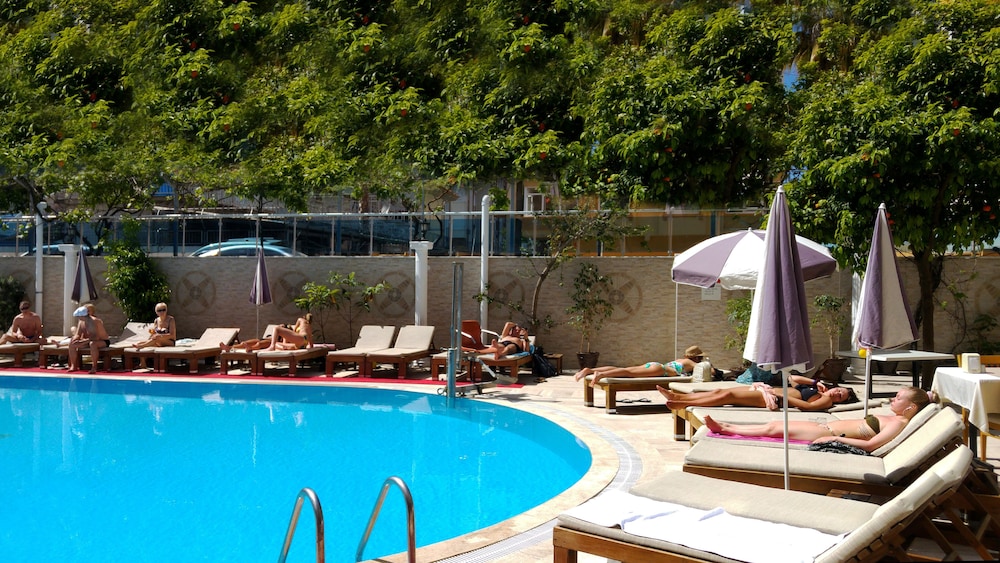 Monte Carlo Hotel 7/50