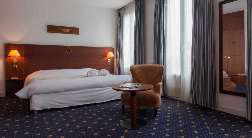جناح جونيور، Hotel Le Yachtman 2/8