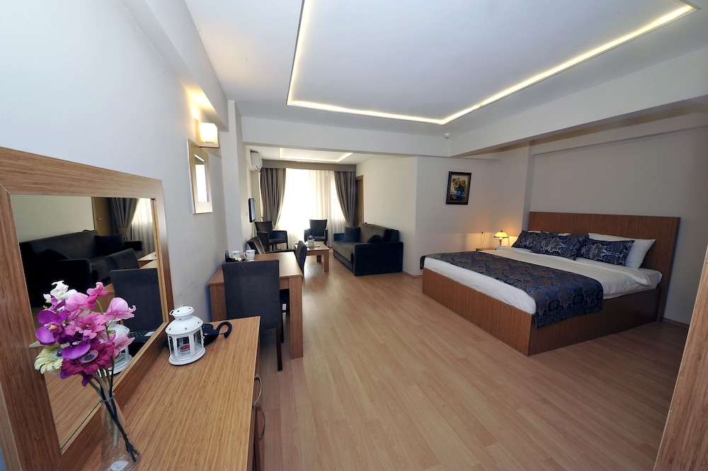 Aiza Suites 23/53