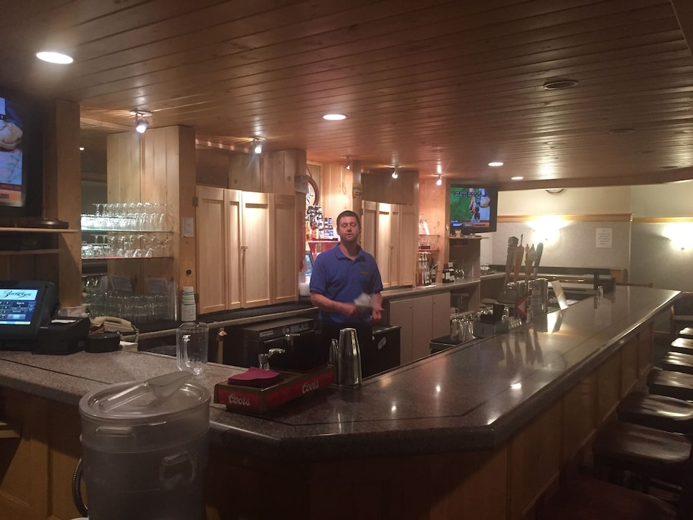 Fireside Inn Suites Portland Formerly Holiday Inn Portland West 29/33