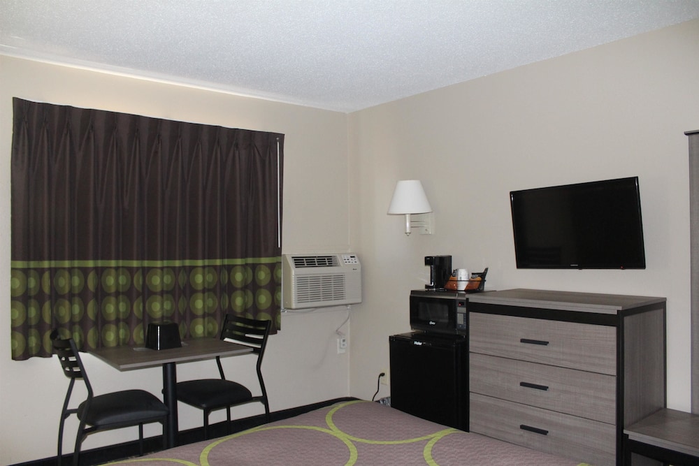 Super 8 By Wyndham Michigan City 25/27