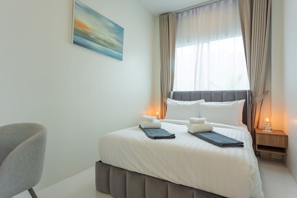 3 Bedrooms, Roof Top, Grand, Pool, Villa, 1 Queen and 2 King Beds