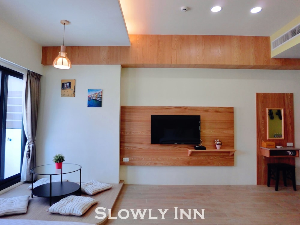 Slowly Inn 35/50