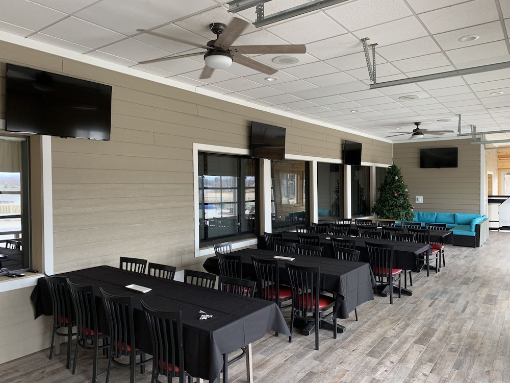 AmericInn by Wyndham La Crosse Riverfront Conference Center 37/45