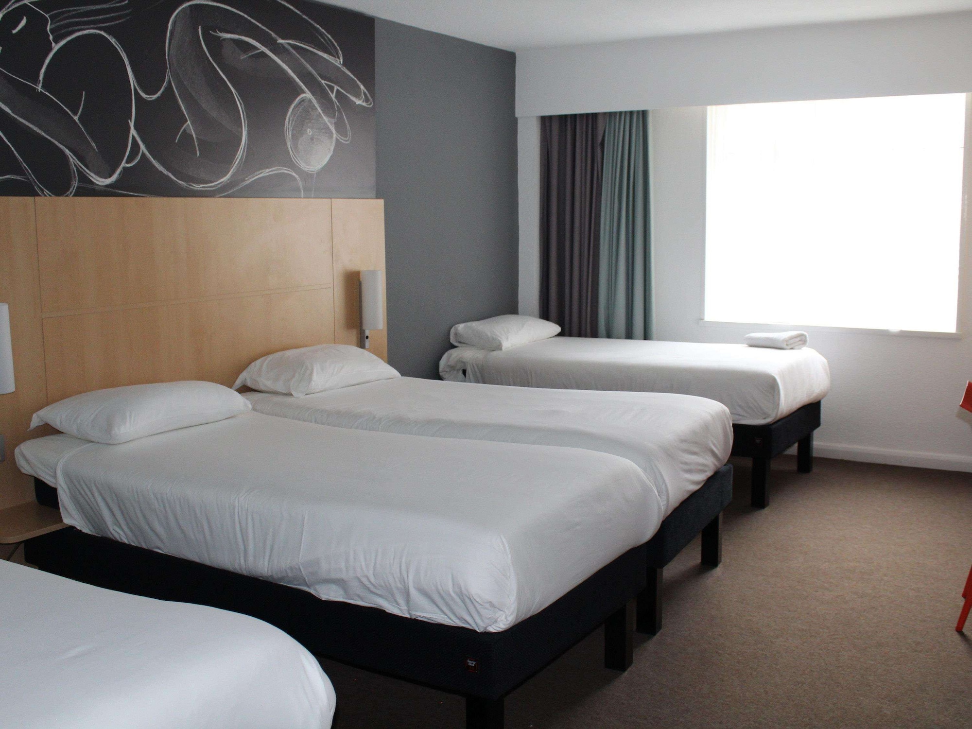 Family, 4 Beds, ibis Styles York Centre 9/10