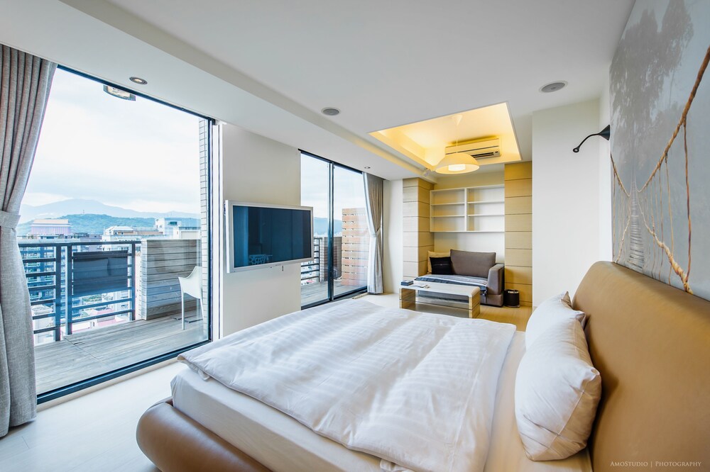 CH Service Apartment 4/48