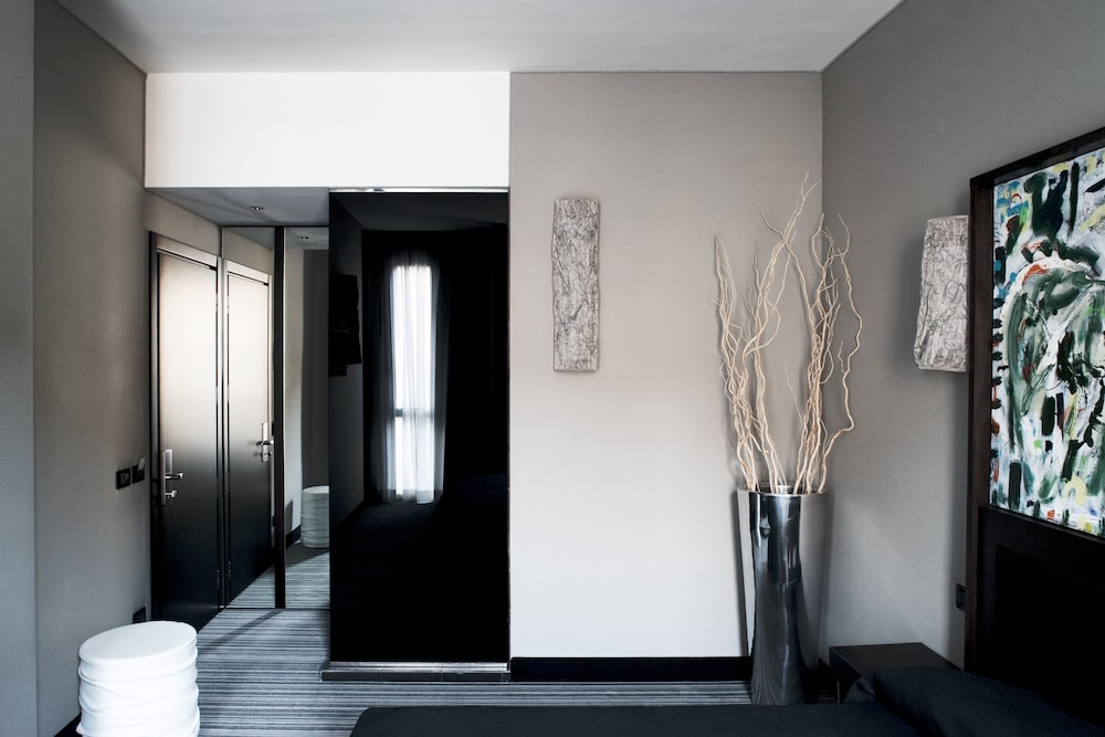 Twentyone Hotel 24/56