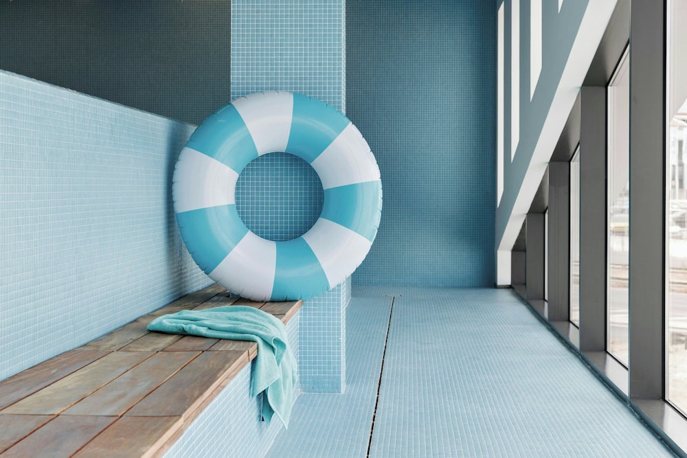 Moxy Alfragide Lisboa 30/58