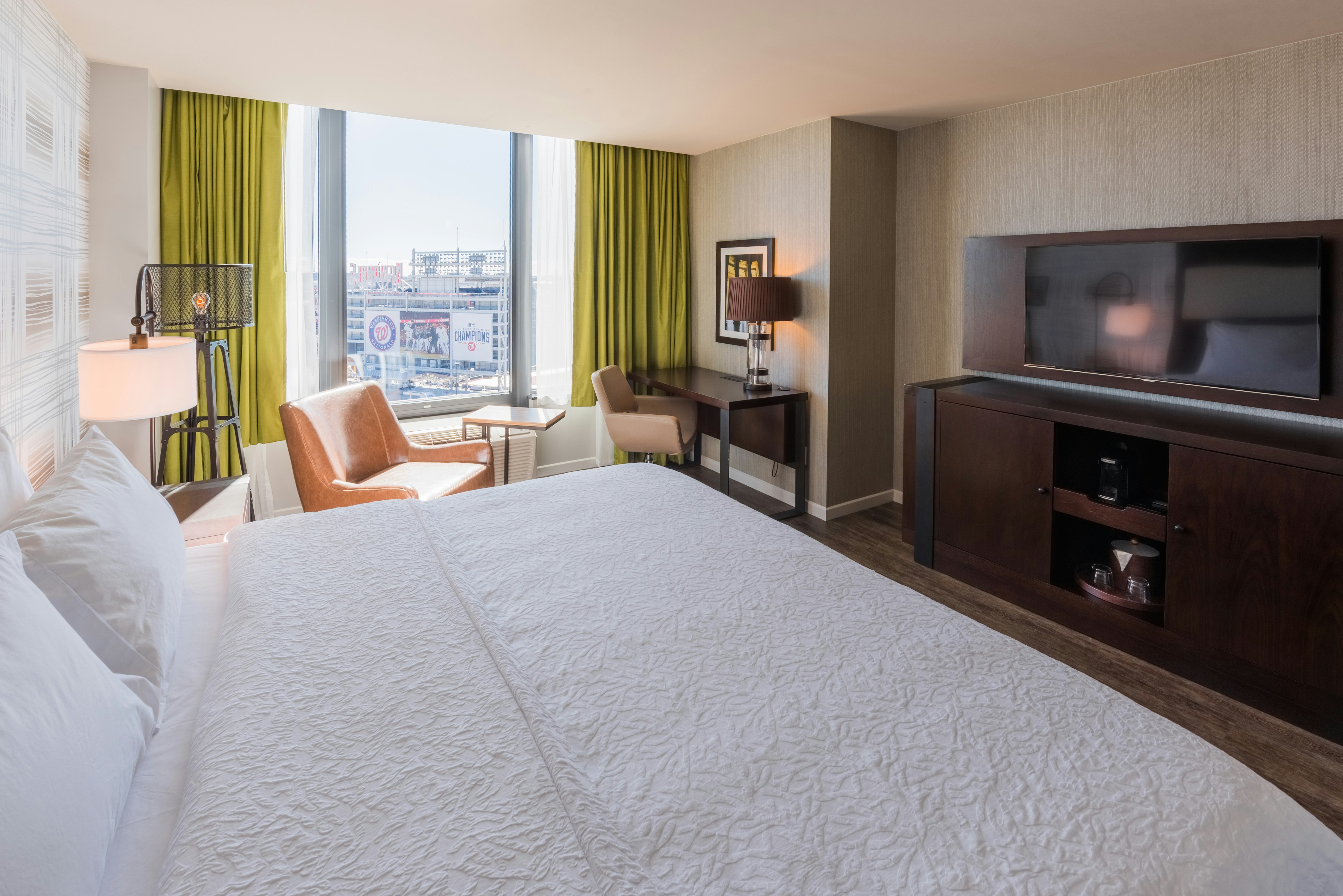 ROOM, KING BED