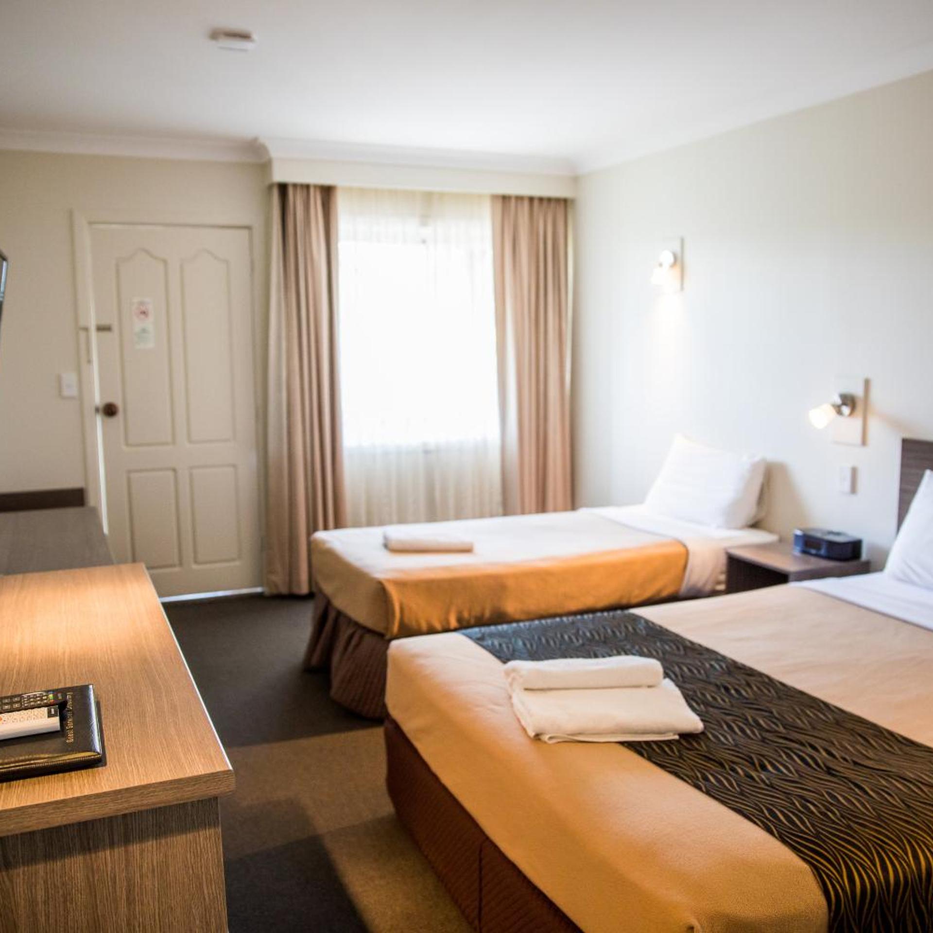 Deluxe, Twin Beds