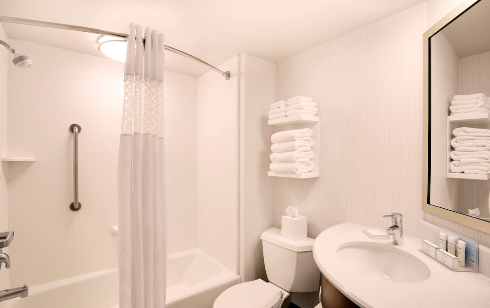 Hampton Inn Lancaster, PA 13/42