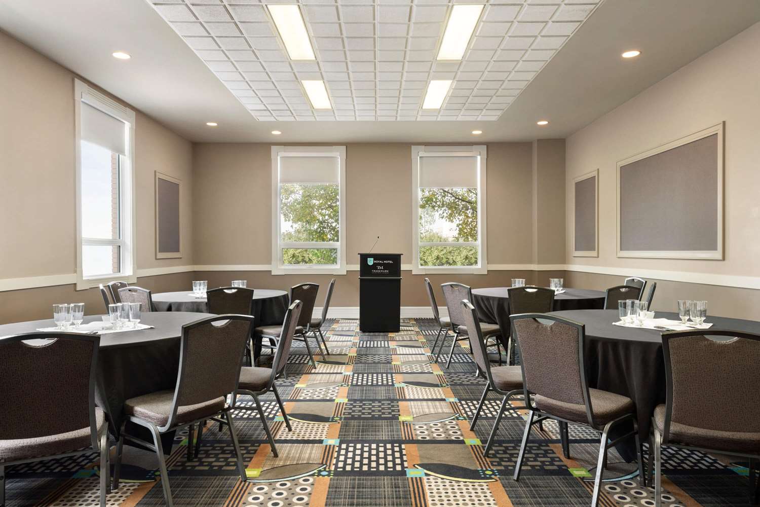 Royal Hotel Calgary, Trademark Collection by Wyndham 16/27