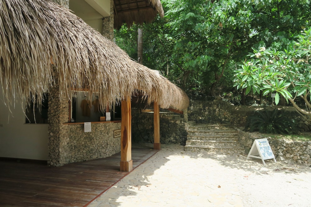 Tepanee Beach Resort 10/63