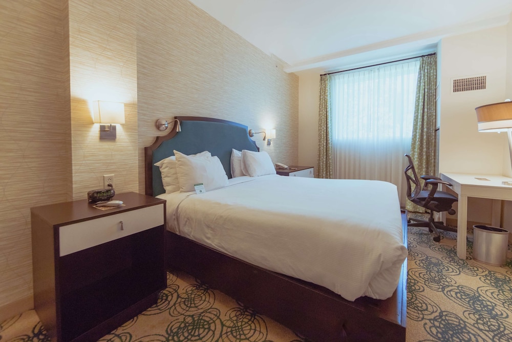 Hotel Skyler Syracuse, Tapestry Collection by Hilton 5/42
