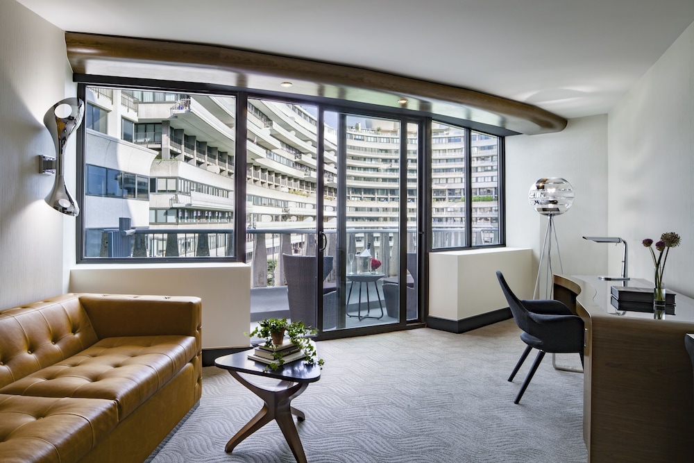 The Watergate Hotel 38/49