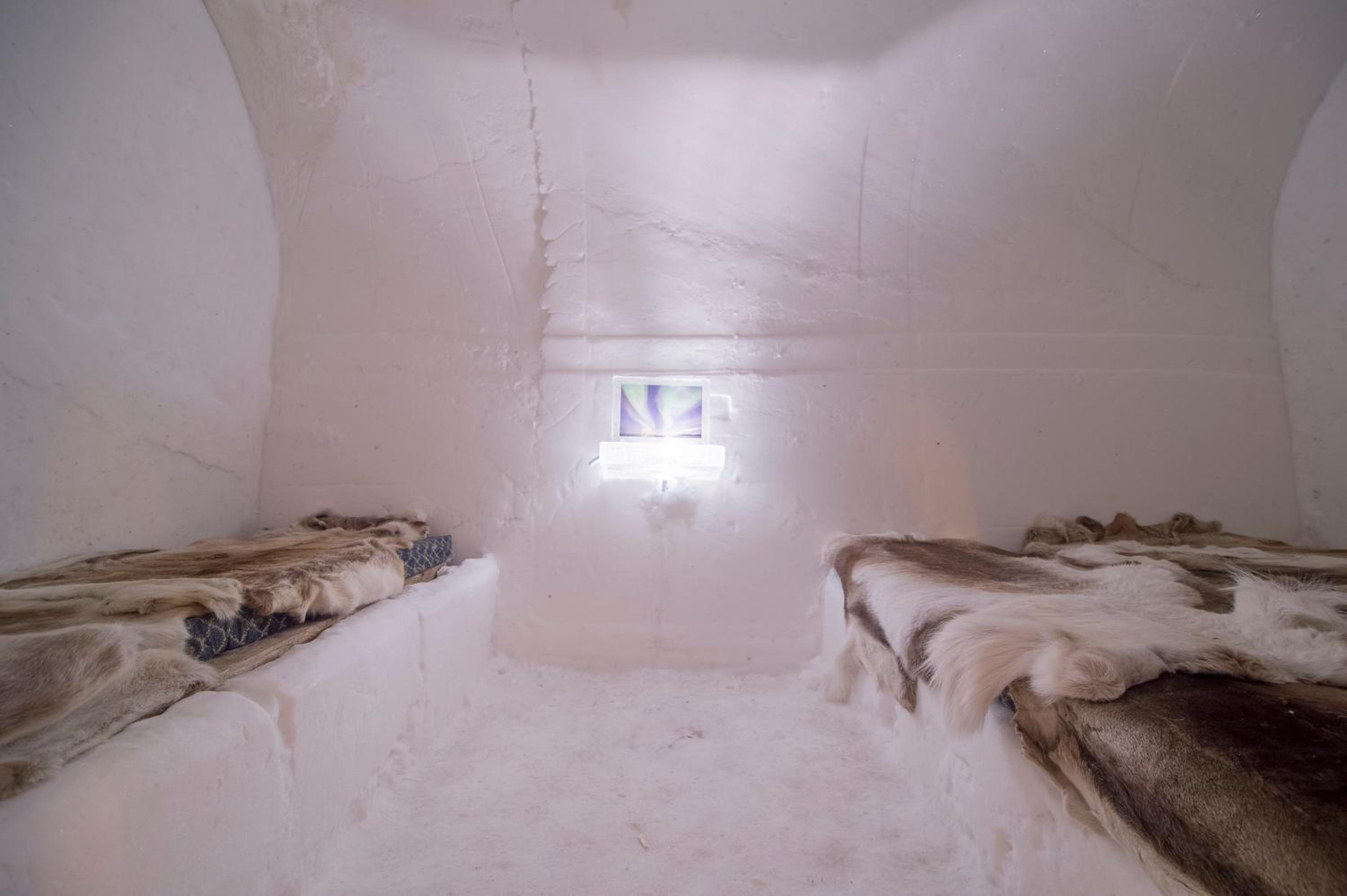 غرفة بسرير مزدوج