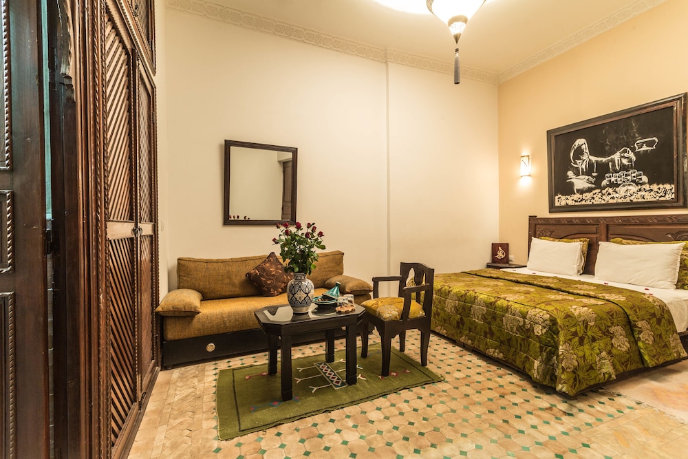 RIAD NASREEN 17/76