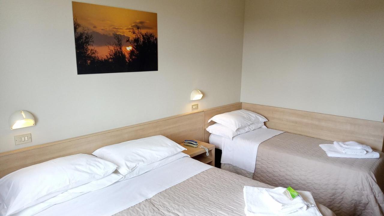 ROOM, TRIPLE