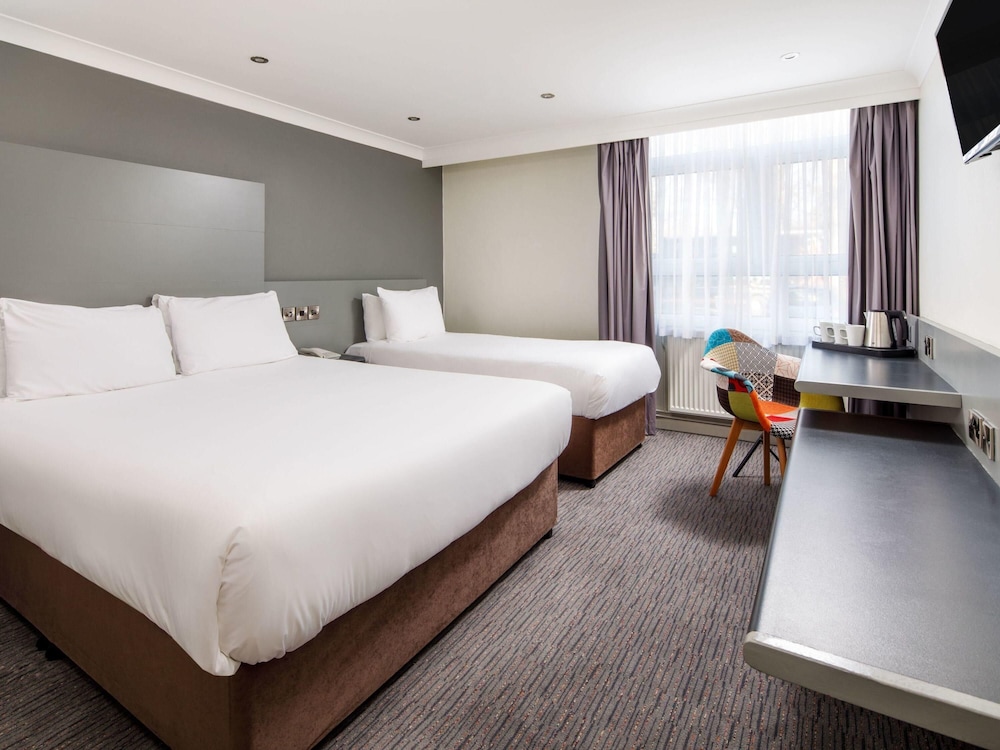 MERCURE CHESTER ABBOTS WELL HOTEL 12/50