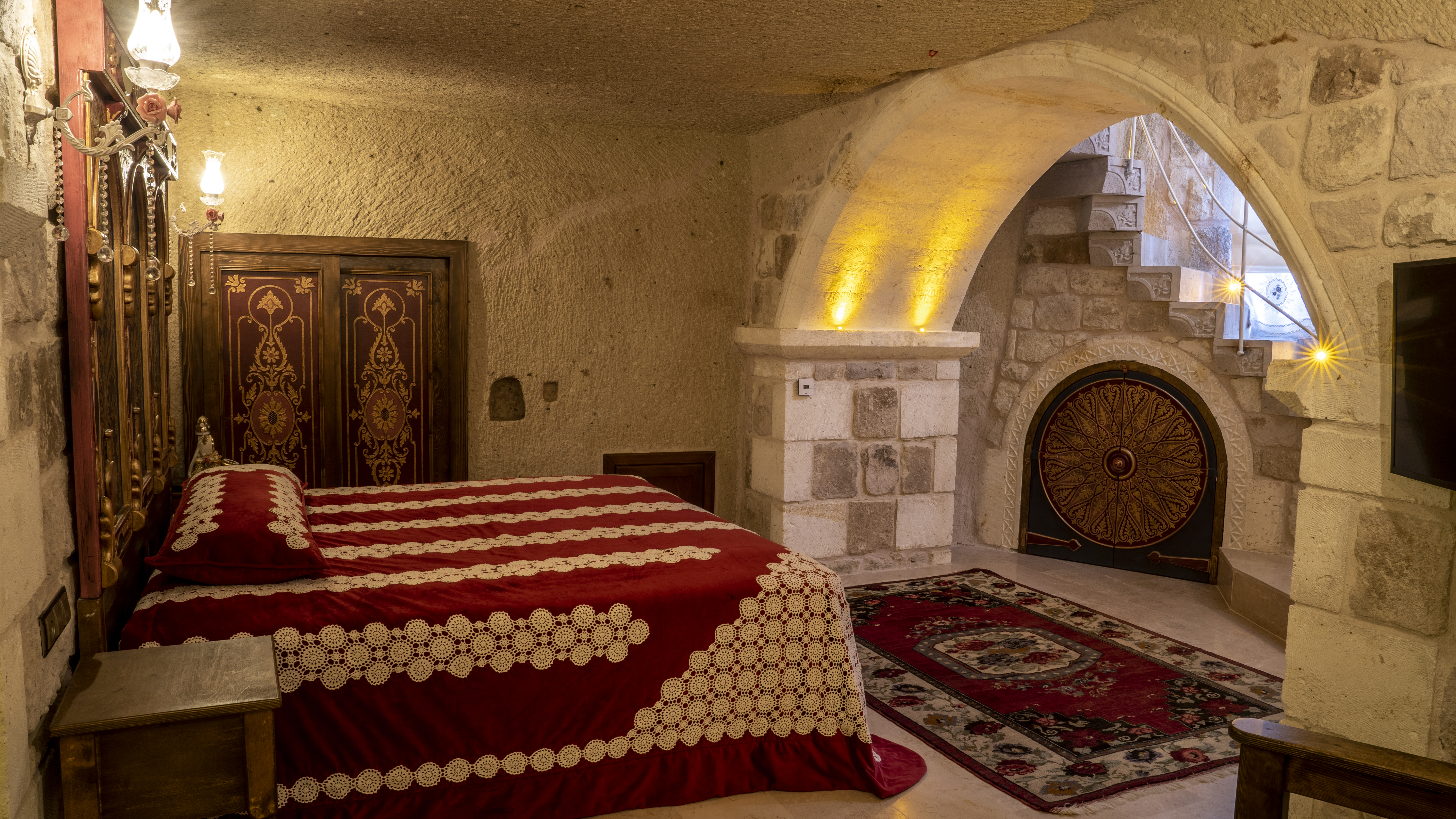 Cave, Grand, Suite