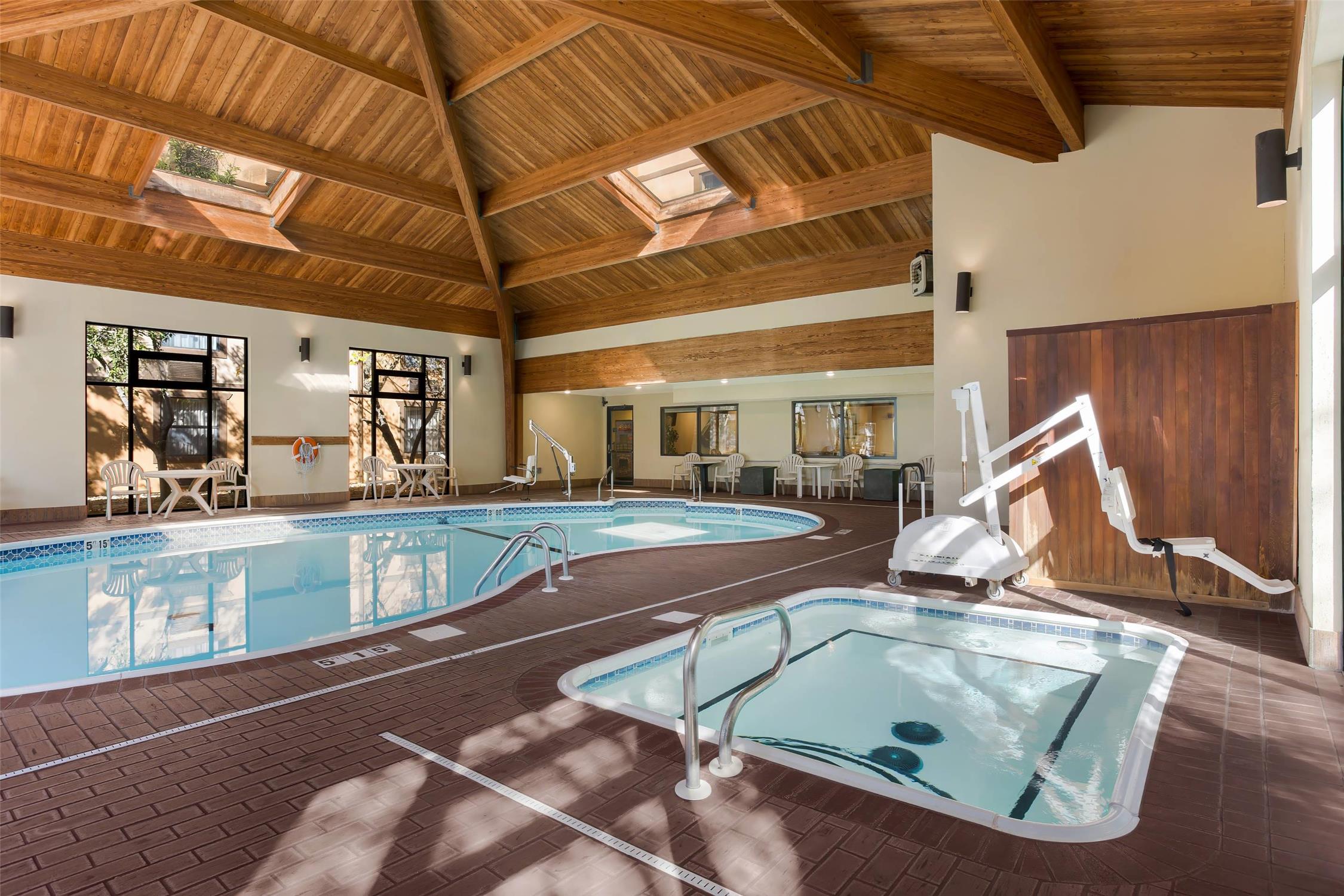 Comfort Inn and Suites Branson Meadows 19/44