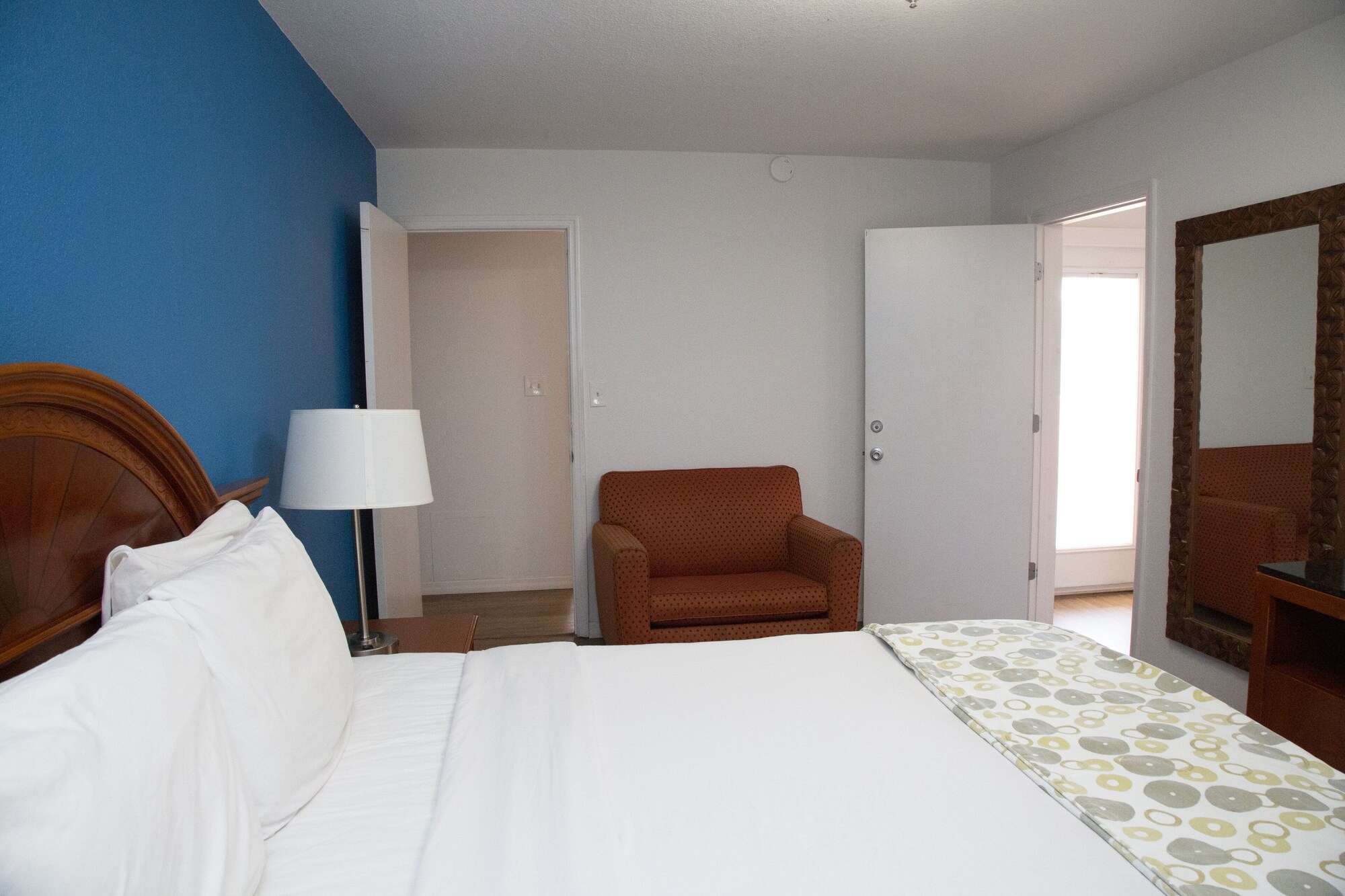 2 BEDROOMS, VILLA, BALCONY