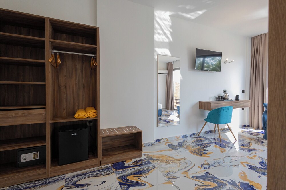 Blue Water Resort 10/60