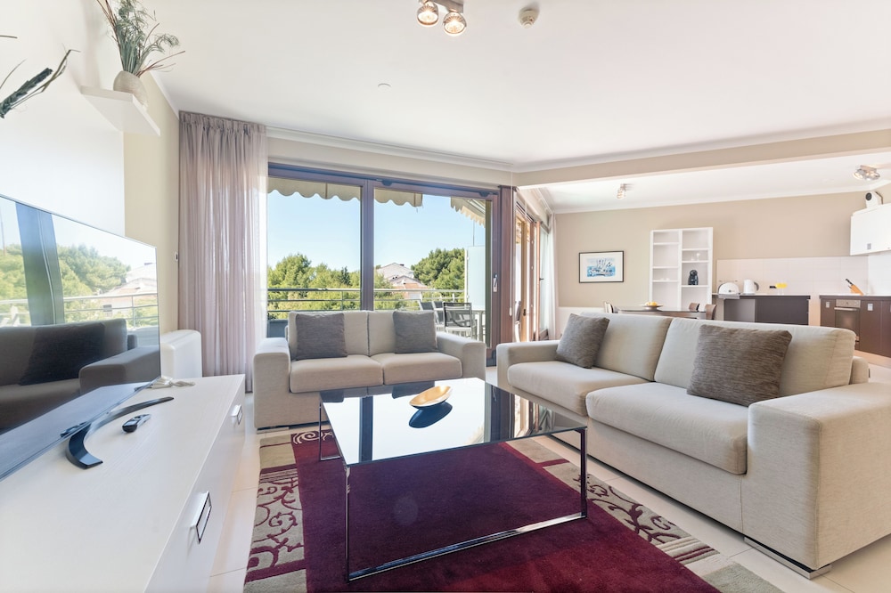 THE RESIDENCE 35/71